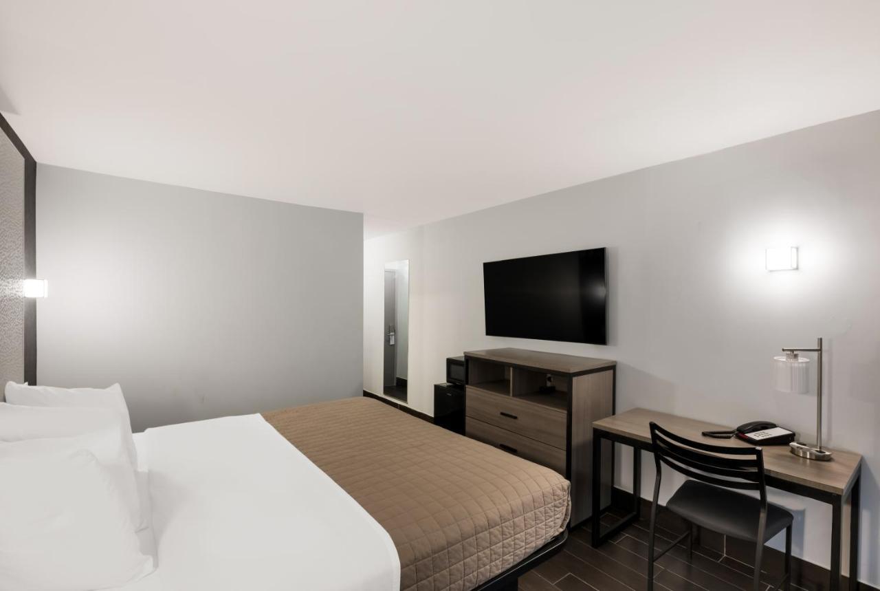 Essence Express Wayne Hotel Exterior photo