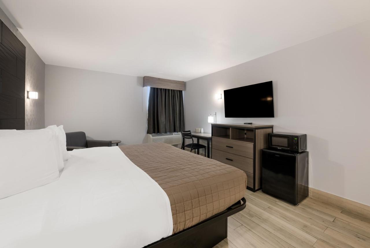 Essence Express Wayne Hotel Exterior photo