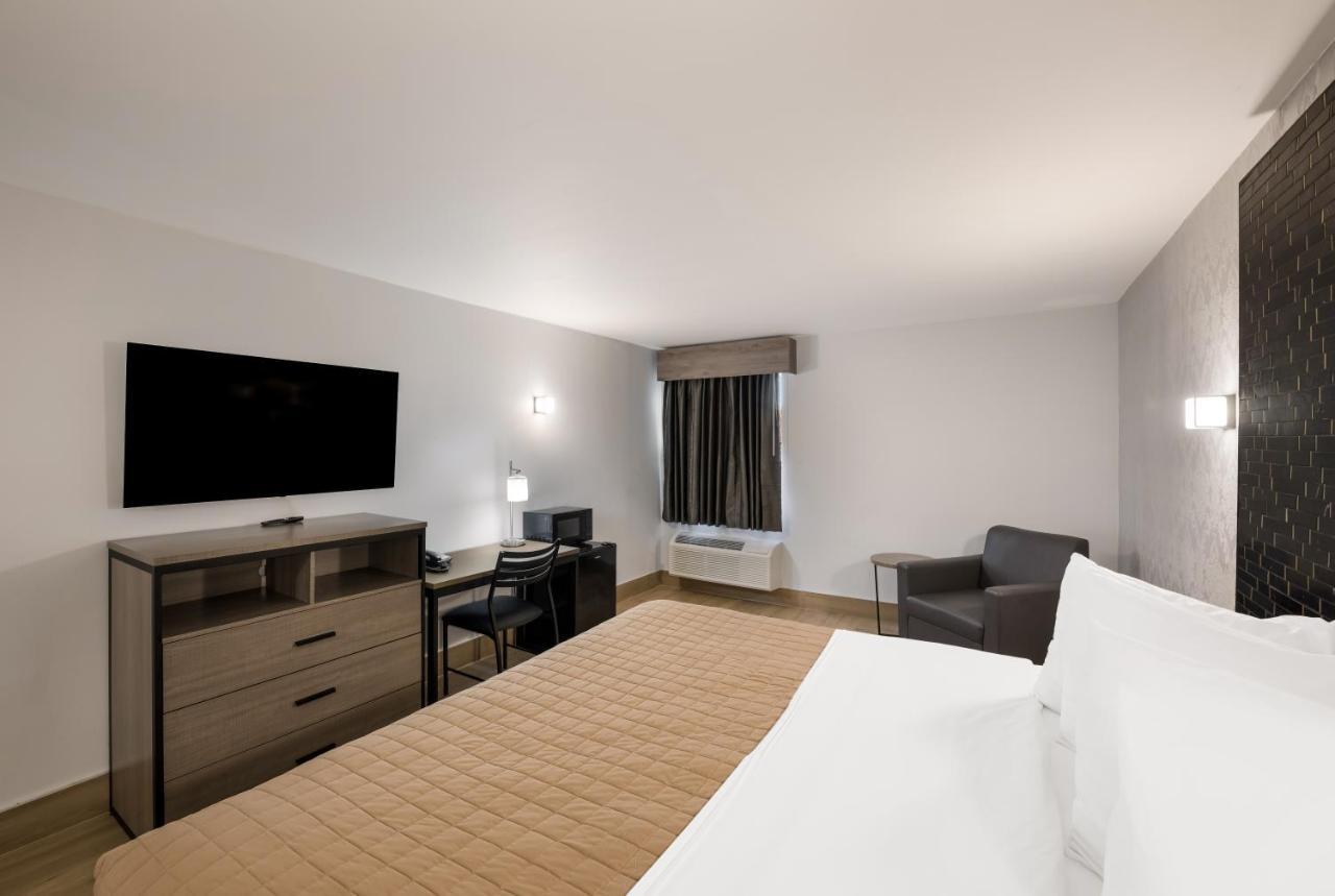 Essence Express Wayne Hotel Exterior photo