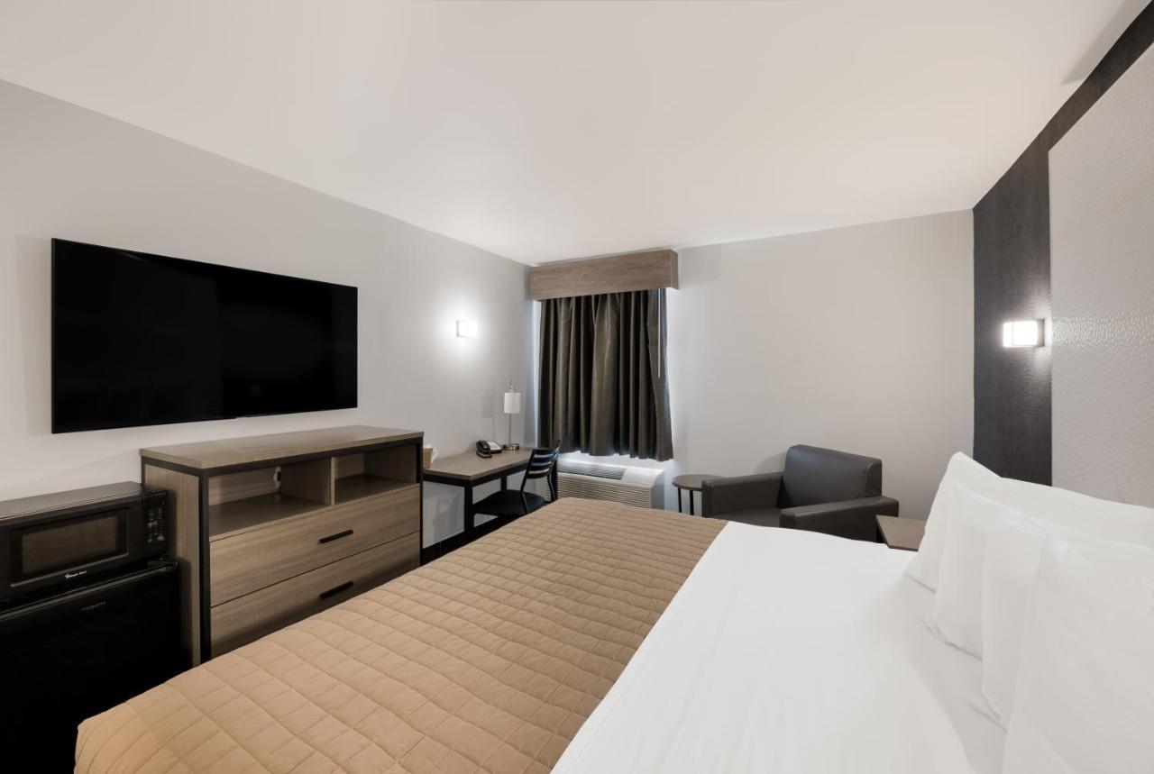 Essence Express Wayne Hotel Exterior photo